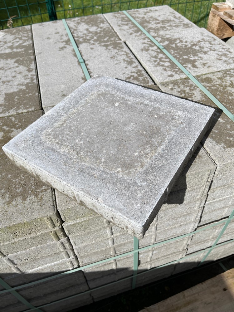 BETON GEHWEGPLATTEN GRAU 50X50X5CM MIT FASE